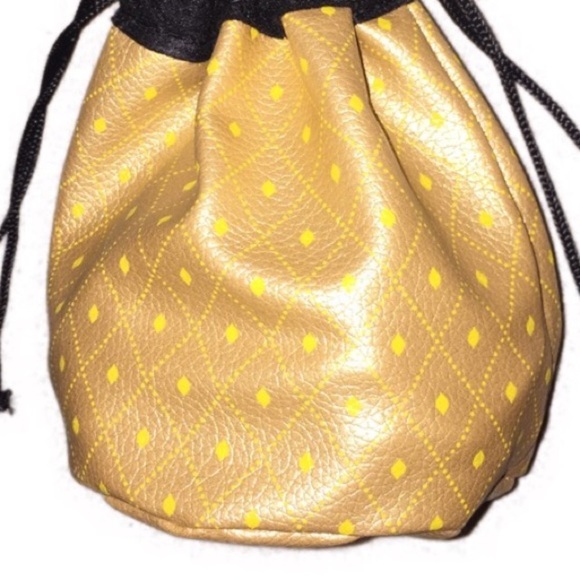 New Girl’s Pineapple Drawstring Bag Purse
4”x5” - Picture 3 of 3